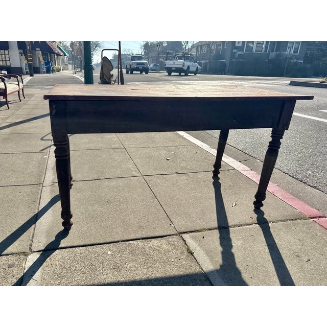 American 19th Primitive Farm Table in Original Condition For Sale - Image 3 of 10