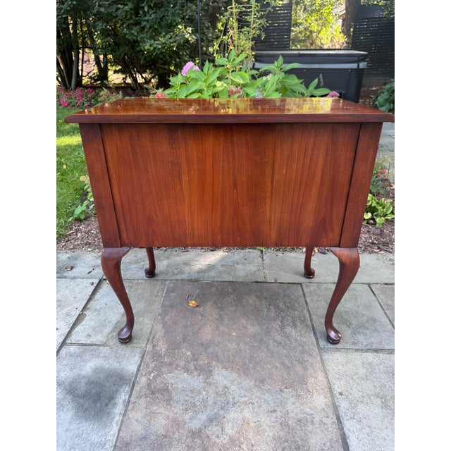 Late 20th Century Late 20th Century Thomasville Queen Anne Cherry Lowboy With Carved Fan Drawer For Sale - Image 5 of 16