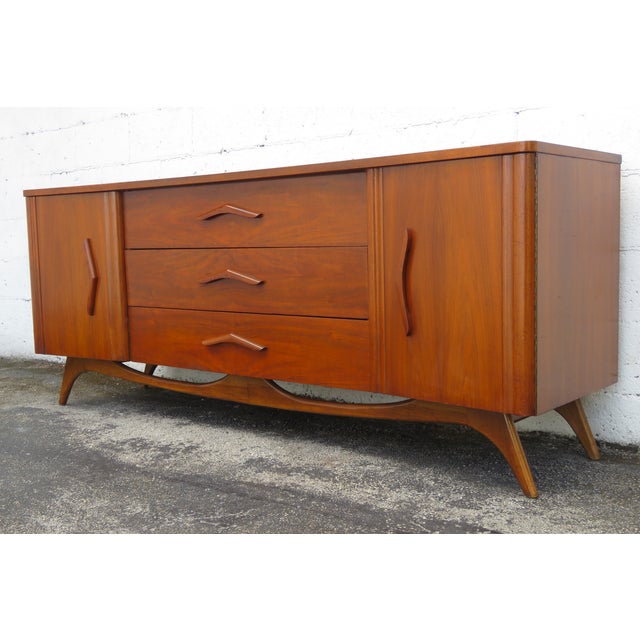 Young Manufacturing Mid 20th Century Curved Boomerang Dresser Sideboard 6171 For Sale - Image 11 of 18