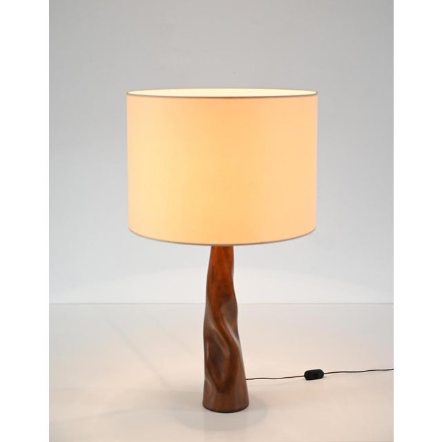 Midcentury Italian Sculptural Table Lamp in Curved Brown Leather, 1970s For Sale - Image 10 of 16