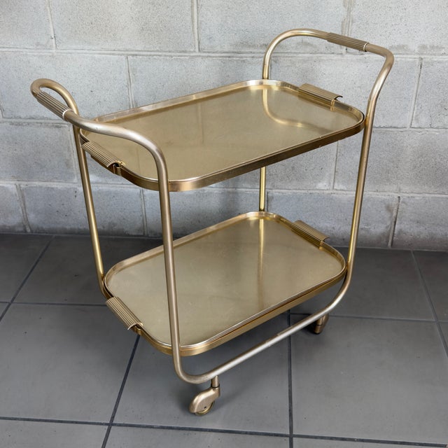 An iconic and versatile furnishing accessory, perfect for serving drinks and aperitifs with a touch of retro elegance,...