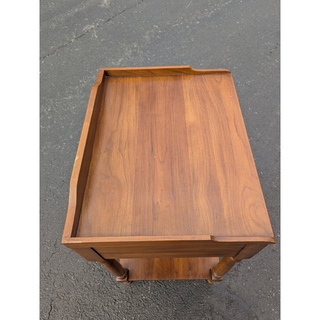 Henkel Harris Henkel Harris American Colonial Cherry Wood Bedside Table, 1960s For Sale - Image 4 of 11