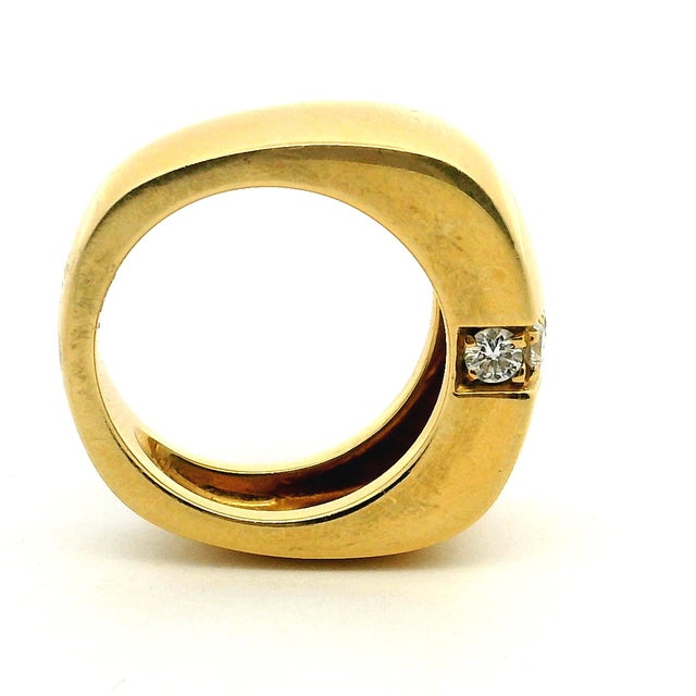 Mid-Century Modern 1980s Mauboussin 18k Gold Diamond Modernist Band Ring, France, Size 6 For Sale - Image 3 of 7