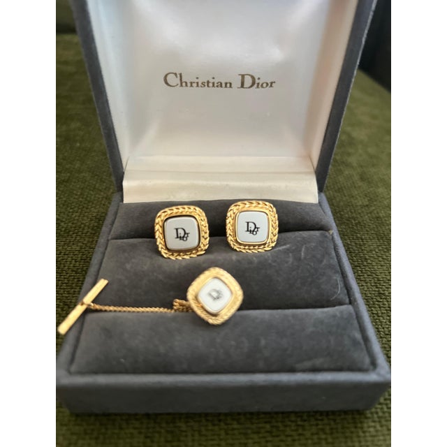 Art Deco Rare Monsiuer Vintage Christian Dior Gold Plate Cufflinks & Tie Clip In Original For Sale - Image 3 of 18