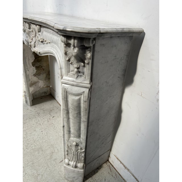 Louis XV Style Fireplace in White Carrara Marble, 1800s For Sale - Image 3 of 17