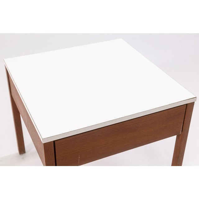 Mid-Century Modern Pair of Florence Knoll for Knoll Walnut & White Laminate Vintage Side End Tables For Sale - Image 3 of 9