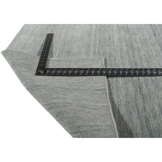 Early 21st Century Gray Area Rug With Modern Style - 08'03 X 09'11 For Sale - Image 5 of 9