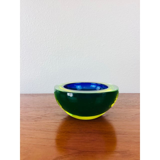 1960s Vintage Mid-Century Modern Cenedese Murao Art Glass Round Sommerso Bowl For Sale - Image 5 of 8