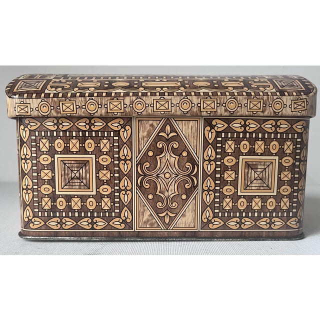 Vintage English Trunk-Shaped Biscuit Tin For Sale In New York - Image 6 of 7