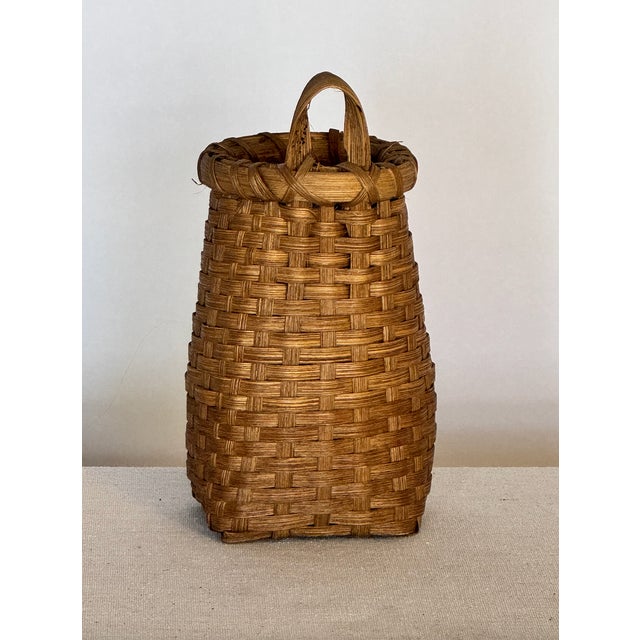 Early 20th Century 1900s Antique Woven Shaker Basket With Hook For Sale - Image 5 of 6