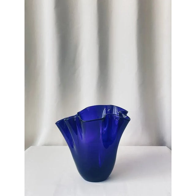 Handkerchief Vase in Blue Glass For Sale - Image 4 of 10