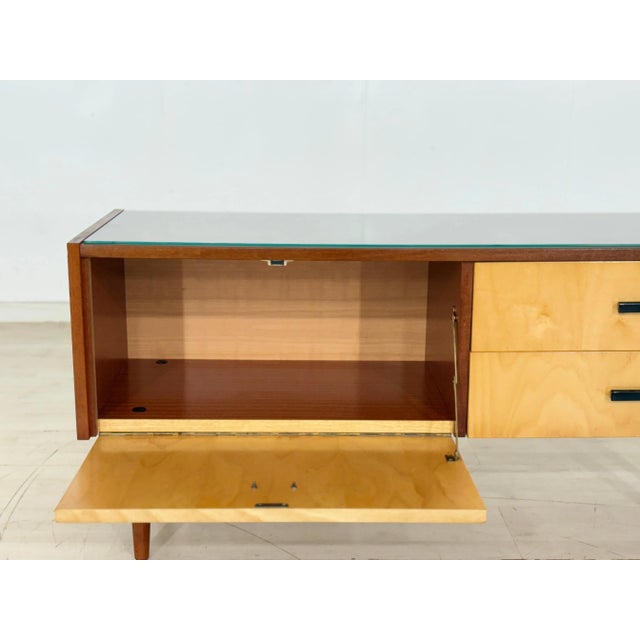 Vintage Chest of Drawers in Wood For Sale - Image 3 of 12