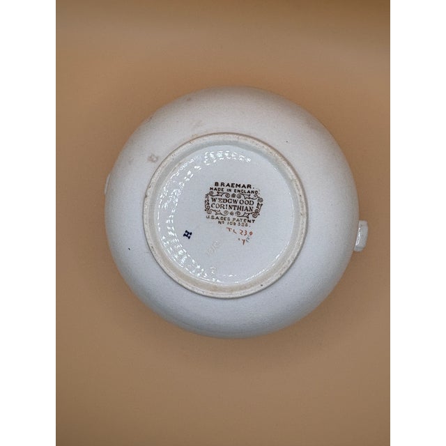 Wedgwood Vintage Wedgwood Braemar Covered Sugar Bowl – Corinthian Shape – England C. 1939 For Sale - Image 4 of 5