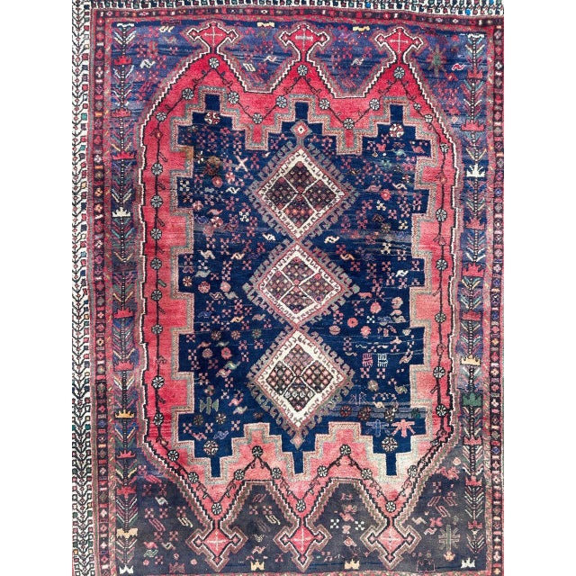This exquisite handwoven Afshar rug features a stunning decorative and geometric design. At its heart, you'll find three...