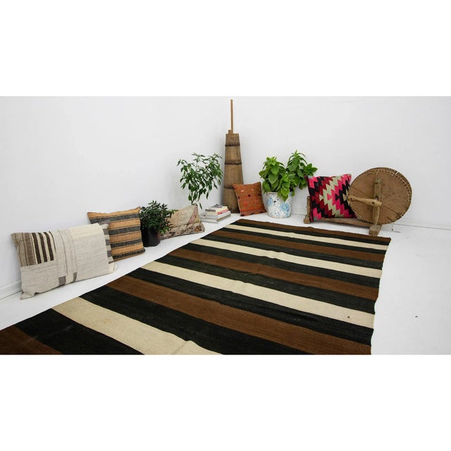 1960s Vintage Striped Natural Kilim Rug- 4′7″ × 10′ For Sale In Los Angeles - Image 6 of 7