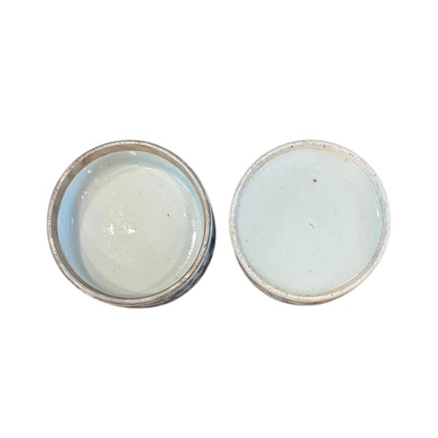 Vintage Blue & White Chinese Double Happiness Chinoiserie Cylindrical Lidded Ceramic Padte Pot / Powder Jar / Trinket Box / Vessel For Sale In Dallas - Image 6 of 6