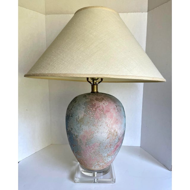 1980s Postmodern Metal and Lucite Pink Blue Table Lamp For Sale - Image 13 of 13