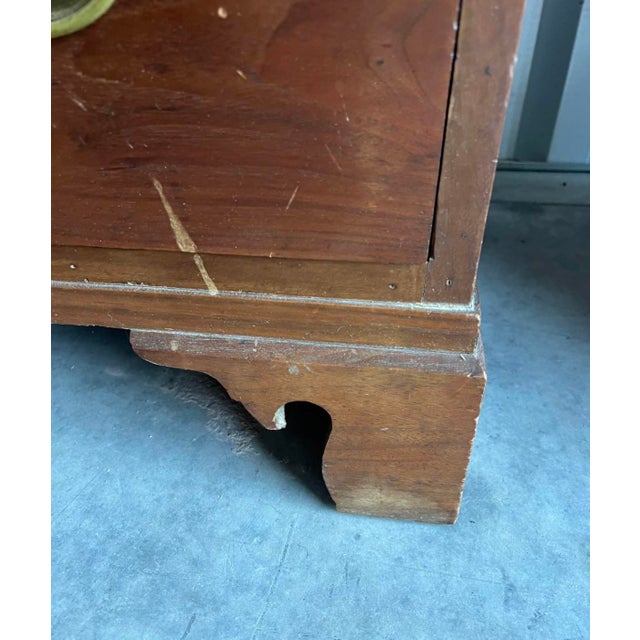 Brown Georgian-Style 5-Drawer Chest With Oval Bail Pulls & Bracket Feet For Sale - Image 8 of 8