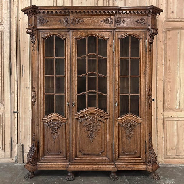 Late 19th Century Belgian Liégeoise Louis XIV Bookcase in Solid Quarter-Sawn Oak For Sale - Image 4 of 18