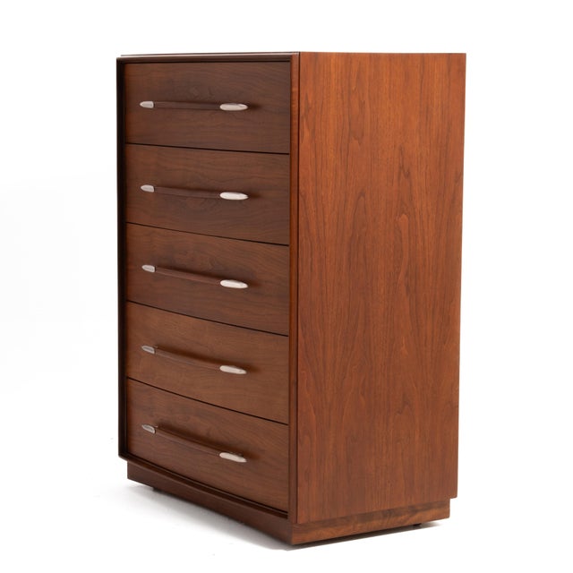 Wood t.h. Robsjohn Gibbings Widdicomb Walnut Spear Handle Five Drawer Chest Dresser For Sale - Image 7 of 18
