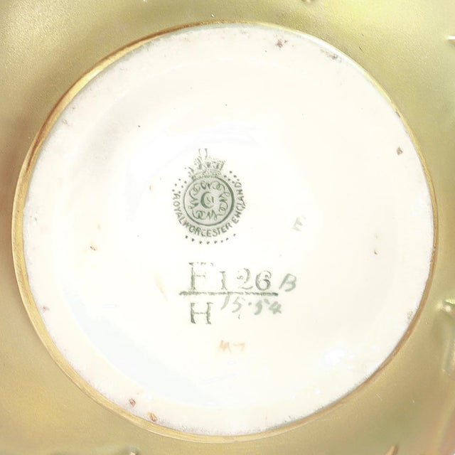 Antique English Armorial Chamberlains Worcester Blue Ground Dinner Plate - Crest For Sale - Image 12 of 13