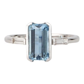 14k White Gold Ring With Octagon Aquamarine and Diamonds For Sale