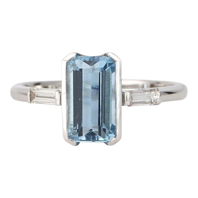 14k White Gold Ring With Octagon Aquamarine and Diamonds For Sale