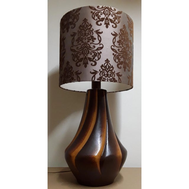 Vintage Table Lamp with Pear-Shaped Ceramic Foot, 1970s, in Very Good conditions. Designed 1970 to 1979 European Plug (up...