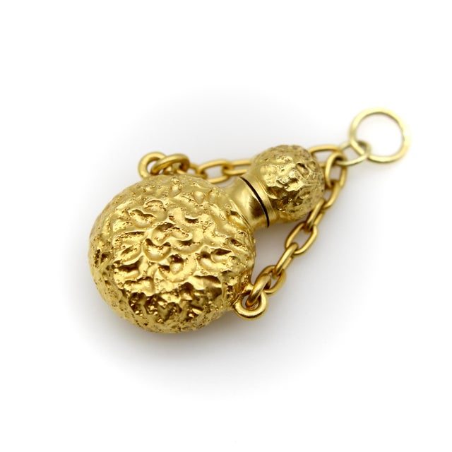 Gold Late 19th Century Victorian 18k Gold Perfume Bottle Pendant For Sale - Image 8 of 10