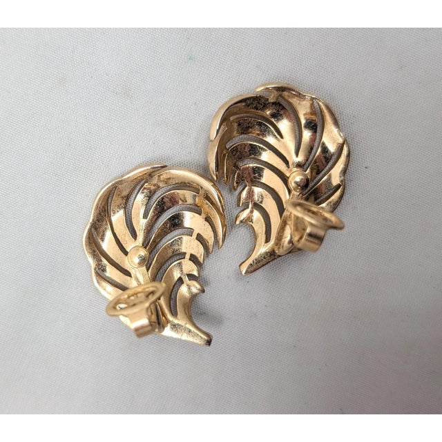 Vintage 1960 Signed Crown Trifari Goldtone Clear Rhinestone Feather Ad Piece Clip Earrings-2 Pieces For Sale - Image 9 of 9