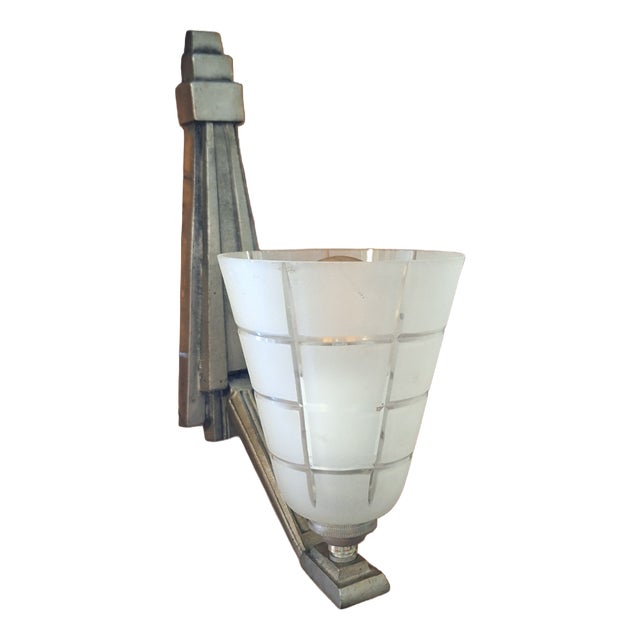 Art Deco Glass and Metal Wall Lamp, France, 1930s For Sale