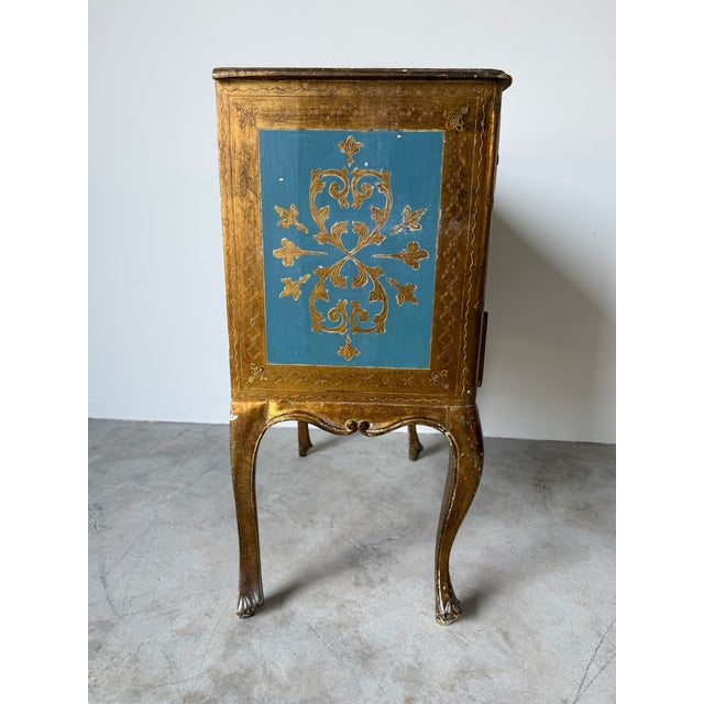 Wood 1950s Italian Hollywood Regency Giltwood & Teal Blue Three-Drawer Nightstand With Gold-Leaf Scrollwork For Sale - Image 7 of 12