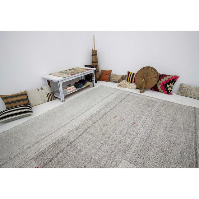 1960s Vintage Gray Kilim Rug- 7′6″ × 10′4″ For Sale In Los Angeles - Image 6 of 7