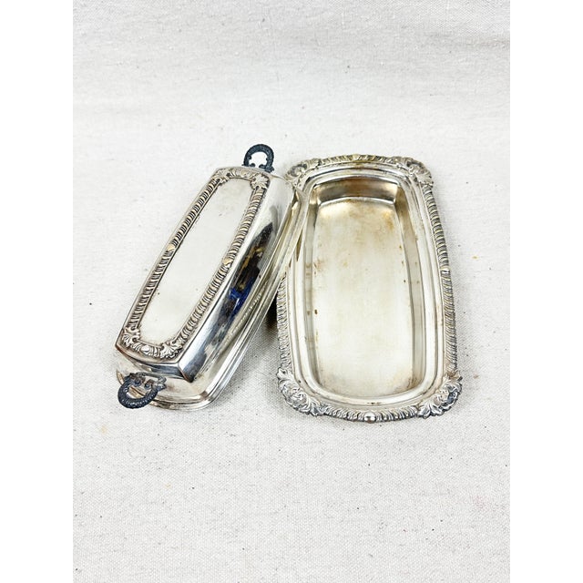 Lovely vintage silver-plate butter dish. Wonderful ornate detailing. Perfect to use when entertaining. This is a pre-owned...