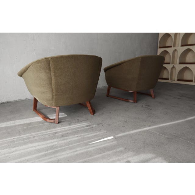 Pair of Mid Century Barrel Lounge Chairs by Jens Risom For Sale - Image 11 of 11