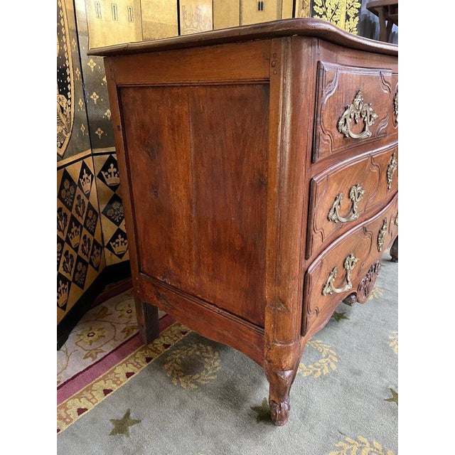 Louis XV Parisian Chest of Drawers For Sale - Image 5 of 13