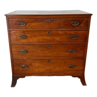 Antique Federal-Style Chest of Drawers in Mahogany For Sale