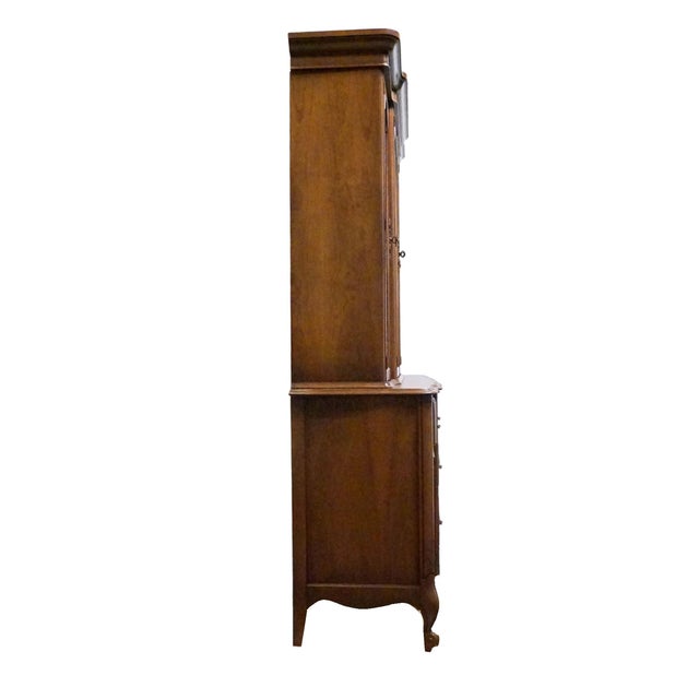 Broyhill Furniture Solid Hard Rock Maple Country French Provincial 59" Buffet W. China Cabinet 5000-10 / 5000-20 For Sale - Image 13 of 15