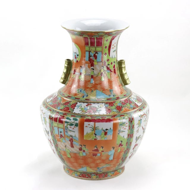 Traditional A Pair of Large Guangcai Porcelain Vases in the 19th Century For Sale - Image 3 of 13
