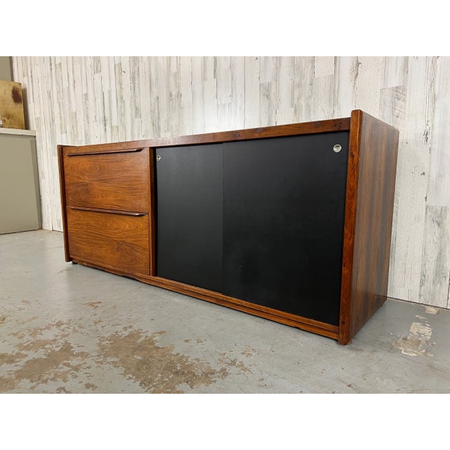 Mid-Century Modern Danish Modern Rosewood Credenza For Sale - Image 3 of 13