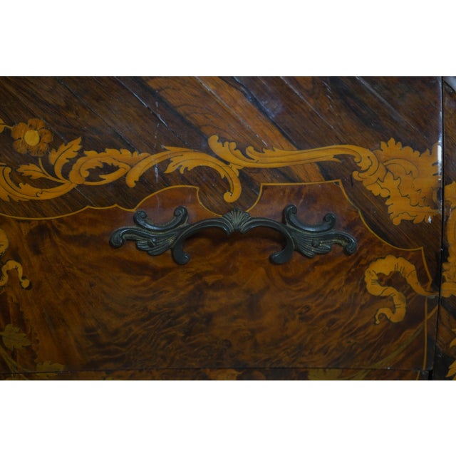 1950s French Louis XV Marquetry Inlaid Marble Top Commode For Sale - Image 16 of 17
