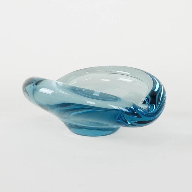 A glass platter designed by Per Lütken for the Danish glassworks Holmegaard. It was made in the 1960s. An elegant glass...