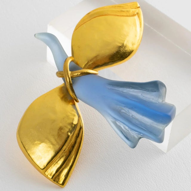 Contemporary Antigona Paris Gilt Metal and Blue Resin Bird Brooch For Sale - Image 3 of 7