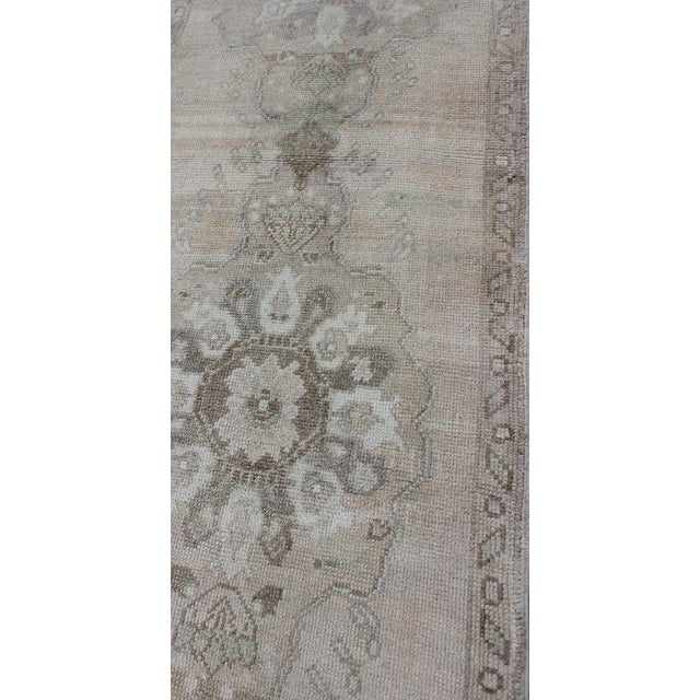 Mid 20th Century Vintage Turkish Oushak Runner in Sand, Soft Taupe, and Faded Ivory 2'5 X 7'7 For Sale - Image 5 of 11