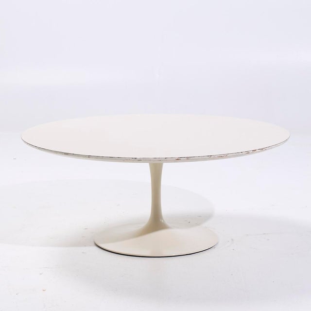Eero Saarinen for Knoll Mid Century Tulip 36 inch White Laminate Coffee Table This coffee table measures: 36 wide x 36...