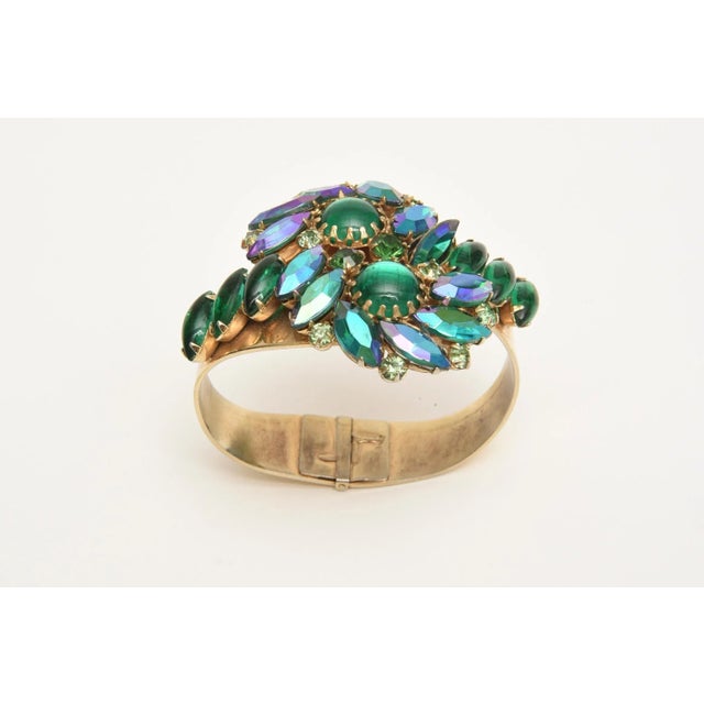 Mid-Century Modern Alice Caviness Auroro Borealis Crystals and Gold Tone Clamp Bracelet 50's Turquoise, Green, For Sale In Miami - Image 6 of 9