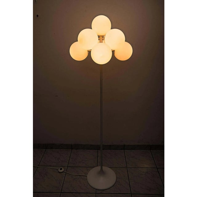 Mid-Century Modern White Floor Lamp from Lightolier For Sale - Image 3 of 5