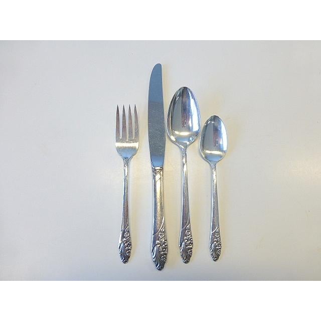 This is a beautiful 1950 vintage Community (Oneida) Evening Star pattern silver plate flatware set. NO MONOGRAMS. Marked...