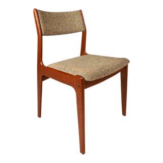 Danish Mid-Century Modern Dining / Desk Chair in Solid Teak & Original Oatmeal Fabric Attributed to Scandinavia Woodworks Co., C. 1970's For Sale