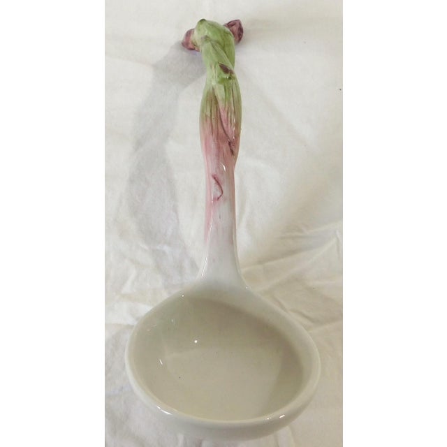 French Late 20th Century French Fitz and Floyd "French Market" Ceramic Asparagus Ladle For Sale - Image 3 of 5